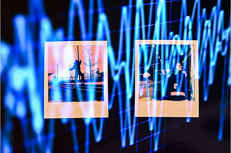Researcher finds way to get audio from still images and silent videos