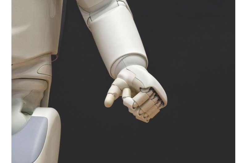 An artificial mind, with a lifelike body: Amid a world of evolving AI, a Las Vegas man brings his creations to life