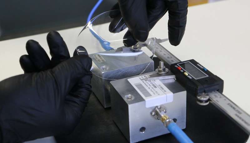 Intelligent skin for more precise communication and near-field sensing in robotics