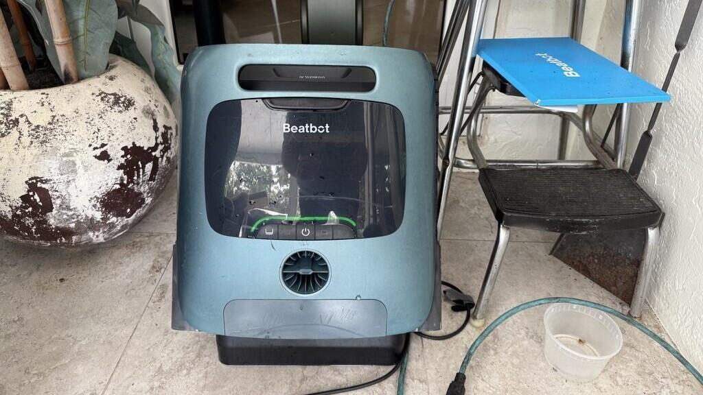 One of the best pool-cleaning robots I&apos;ve tested is $450 off for Prime Day